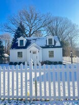 10 Greenwood Ave in Darien, CT - Building Photo