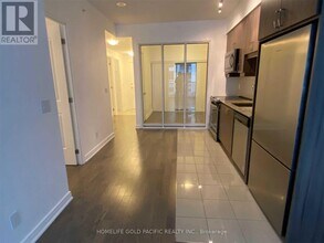 9205 Yonge St in Richmond Hill, ON - Building Photo - Building Photo