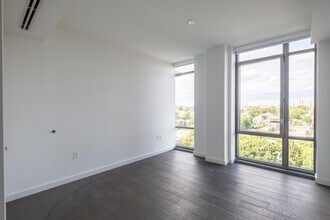 320 Adolphus Ave in Cliffside Park, NJ - Building Photo - Building Photo
