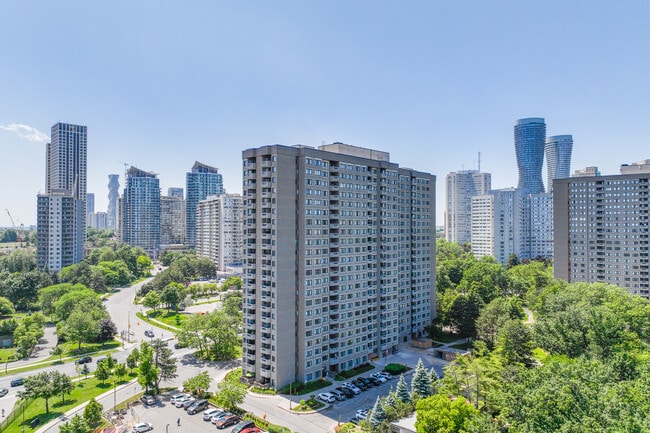 The Forestwoods in Mississauga, ON - Building Photo - Building Photo