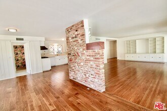 23431 Clarendon St in Los Angeles, CA - Building Photo - Building Photo
