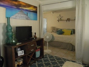 1361 SE 4th St in Deerfield Beach, FL - Building Photo - Interior Photo