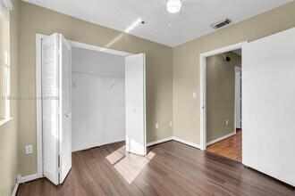 6263 SW 139th Ave in Miami, FL - Foto de edificio - Building Photo