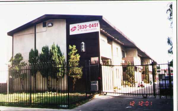 8938 Cedros Ave in Los Angeles, CA - Foto de edificio - Building Photo