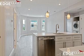 136 Sutherland Rd, Unit 3 in Boston, MA - Foto de edificio - Building Photo