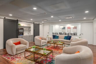 Euclid Grand in Cleveland, OH - Foto de edificio - Interior Photo