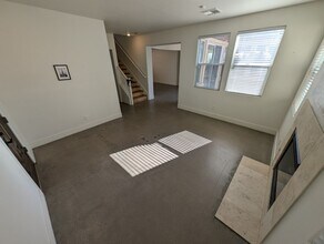 520 Ivy Spring St in Las Vegas, NV - Building Photo - Building Photo