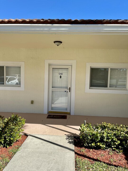 3444 Cypress Trail in West Palm Beach, FL - Building Photo