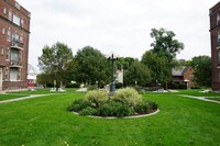 Tadousac in Omaha, NE - Foto de edificio - Building Photo