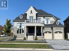 28 Larkin Ave in King, ON - Building Photo