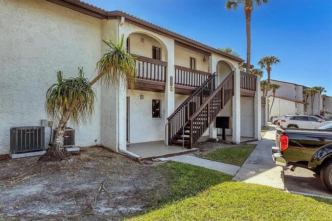 1650 Stickney Point Rd in Sarasota, FL - Building Photo - Building Photo