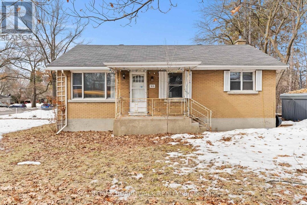 1610 Alta Vista Dr in Ottawa, ON - Building Photo