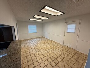 1205 Tanglewood Dr in Cleburne, TX - Building Photo - Building Photo