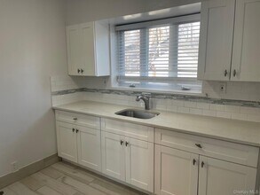 64-33 184th St in Queens, NY - Building Photo - Building Photo