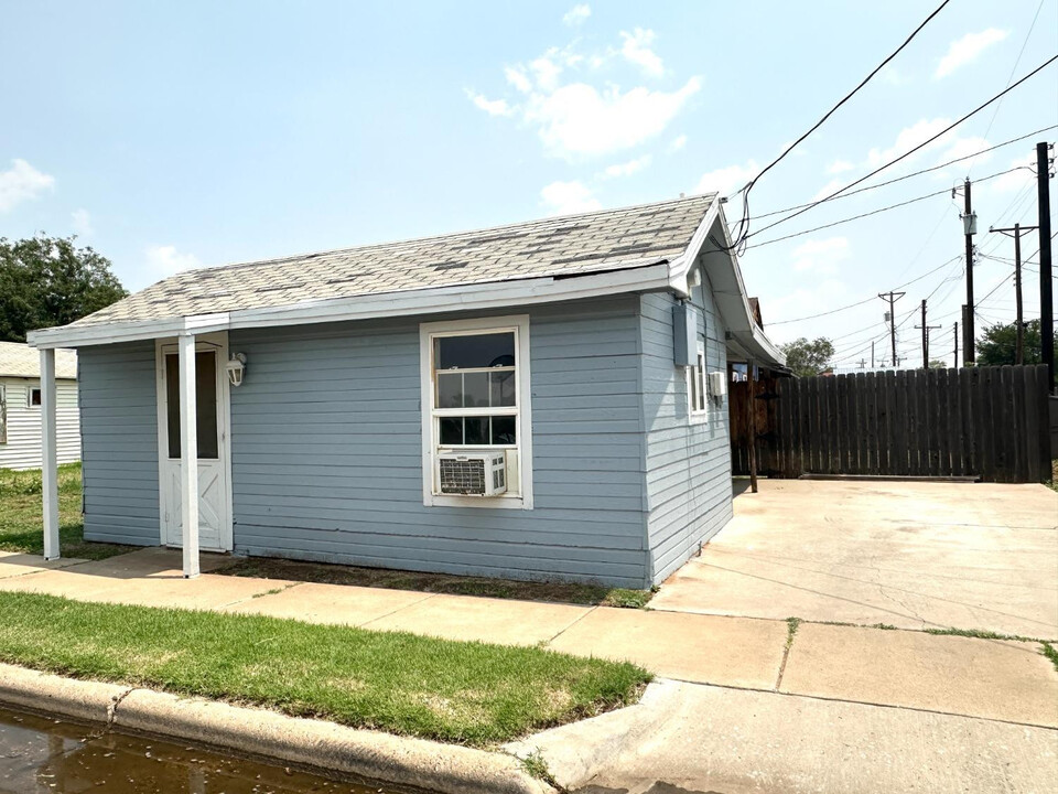 320 N Flint Ave in Lubbock, TX - Building Photo