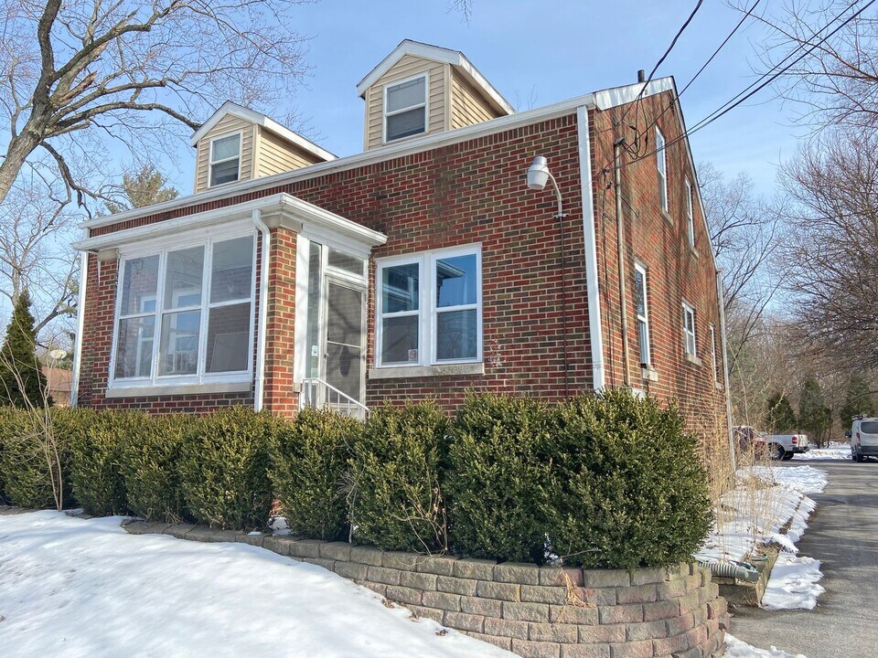 7709 W Taft St in Merrillville, IN - Building Photo