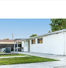 2162 NW 18th Terrace in Miami, FL - Building Photo - Building Photo