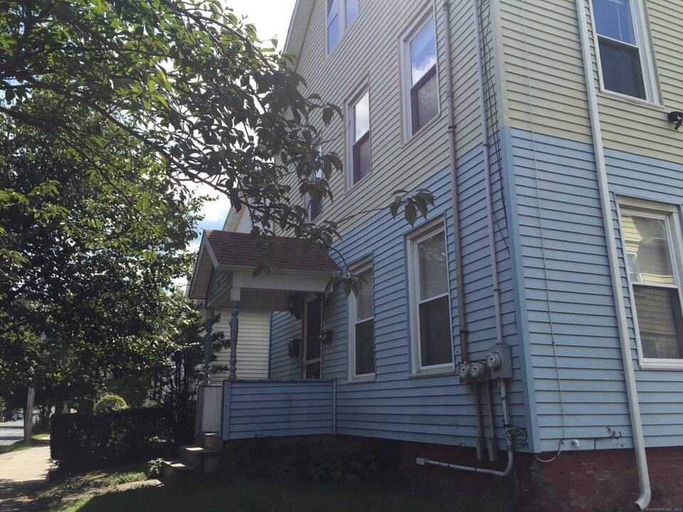 39 Church St in Wallingford, CT - Building Photo