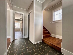 823 Neland Ave SE in Grand Rapids, MI - Building Photo - Building Photo