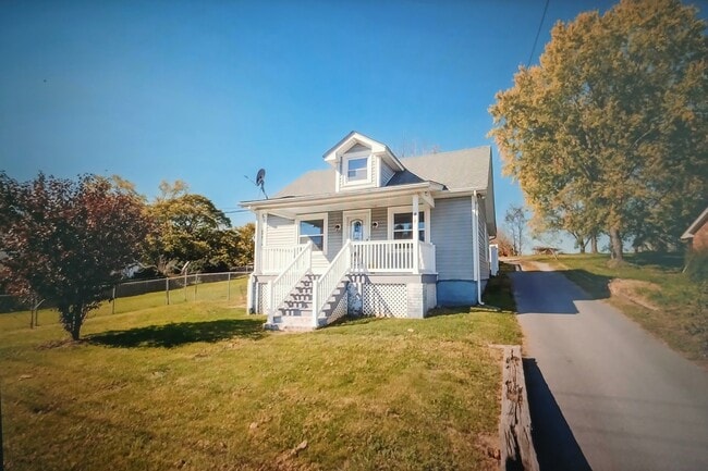 917 Sherwood Ave in Waynesboro, VA - Foto de edificio - Building Photo