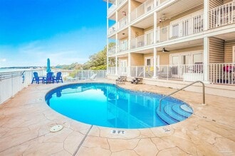 1409 US-98 in Mary Esther, FL - Foto de edificio - Building Photo