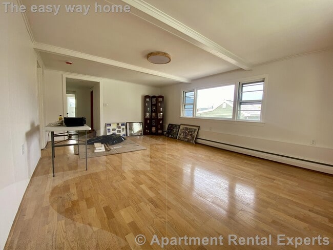 61 Gore St, Unit #2 in Cambridge, MA - Foto de edificio - Building Photo
