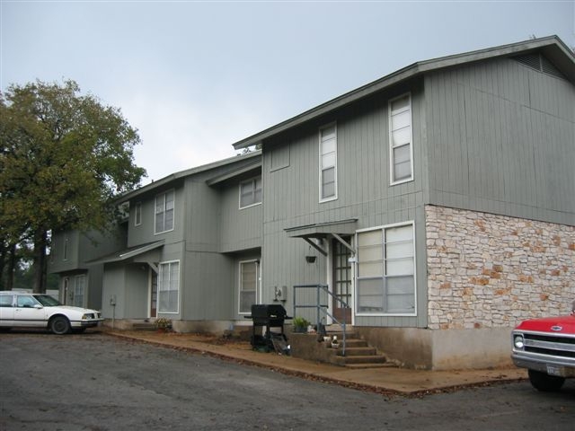 Bluff Manor Apartments in La Grange, TX - Building Photo - Building Photo