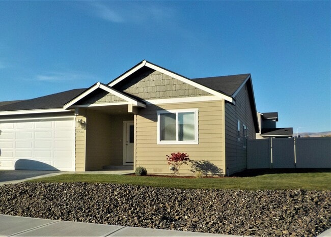 property at 2285 2nd St SE