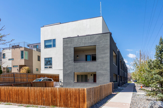 3300 W 19th Ave in Denver, CO - Foto de edificio - Building Photo