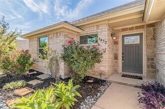 1930 Starwood Dr in Weatherford, TX - Building Photo - Building Photo