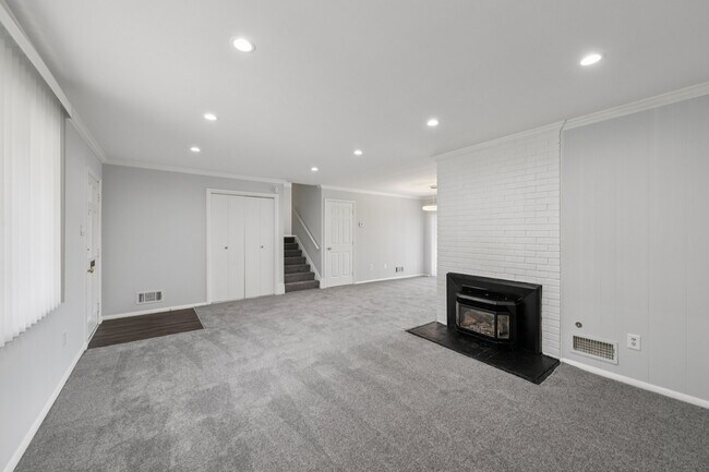 6105 Hibbling Ave in Centreville, VA - Building Photo - Building Photo