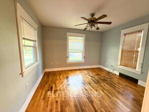 1242 SW Wayne Ave in Topeka, KS - Building Photo - Building Photo