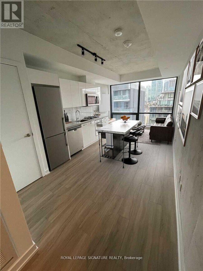 property at 458-458 Richmond St W