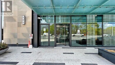 585-585 Bloor St E in Toronto, ON - Building Photo - Building Photo