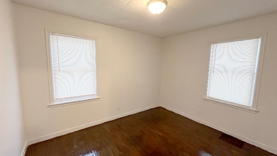 2215 45th Ave NE in Minneapolis, MN - Foto de edificio - Building Photo