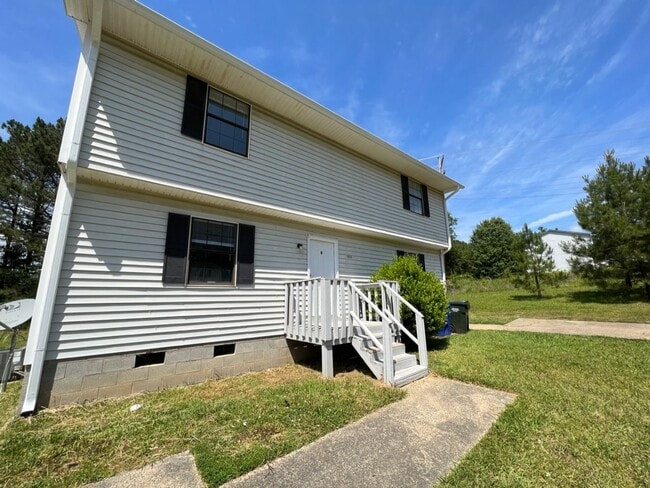 1410 Cherrycrest Dr in Durham, NC - Building Photo - Building Photo