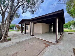 110 N Malinche Ave in Laredo, TX - Building Photo - Building Photo