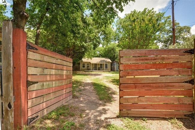 property at 506 W St Johns Ave