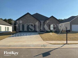130 Avalon Wy in Clanton, AL - Building Photo