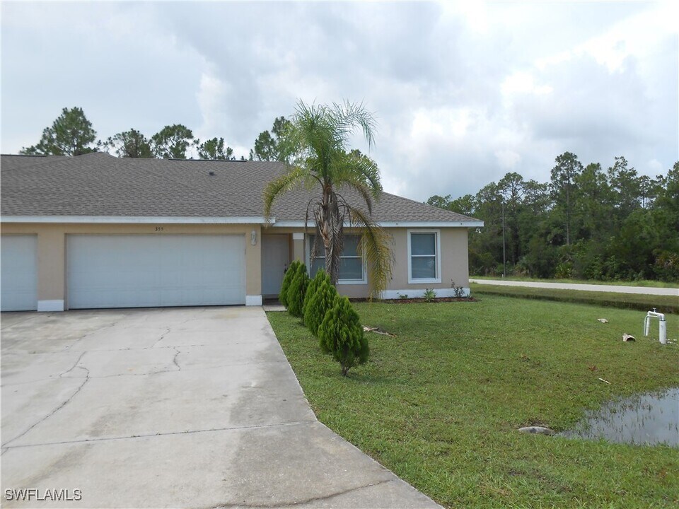 355 Justice Ave in Lehigh Acres, FL - Building Photo