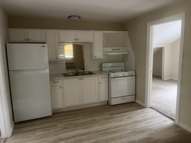 property at 415 E 8th St