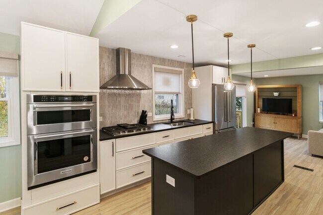 635 E Prairie Ave in Lombard, IL - Building Photo - Building Photo