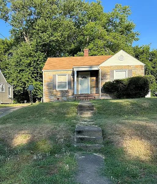 223 Locust Ln in Danville, VA - Foto de edificio - Building Photo