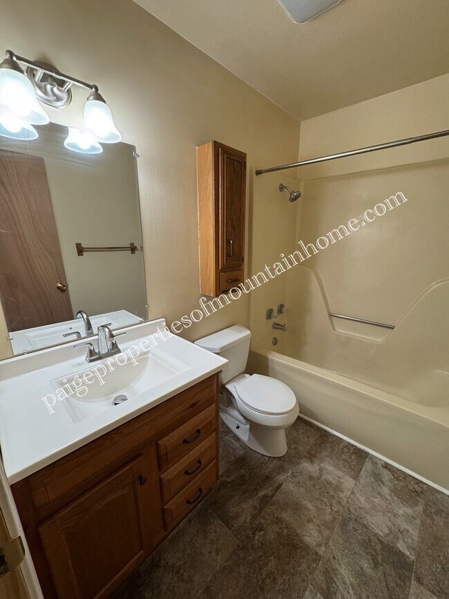 308 Newton Ave-Unit -308 in Mountain Home, AR - Building Photo - Building Photo