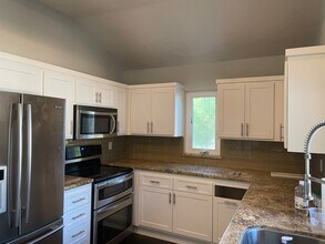 97 Corsica Dr, Unit 97 in Newport Beach, CA - Building Photo - Building Photo