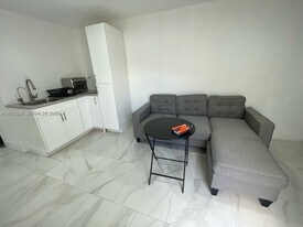 2320 SW 44th St in Fort Lauderdale, FL - Building Photo