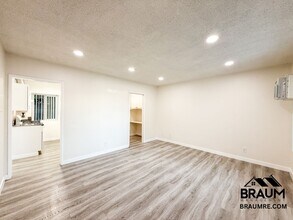 15546 Vanowen St in Los Angeles, CA - Building Photo - Building Photo