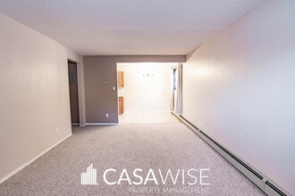 10425-10477 77 Ave NW in Edmonton, AB - Building Photo - Building Photo