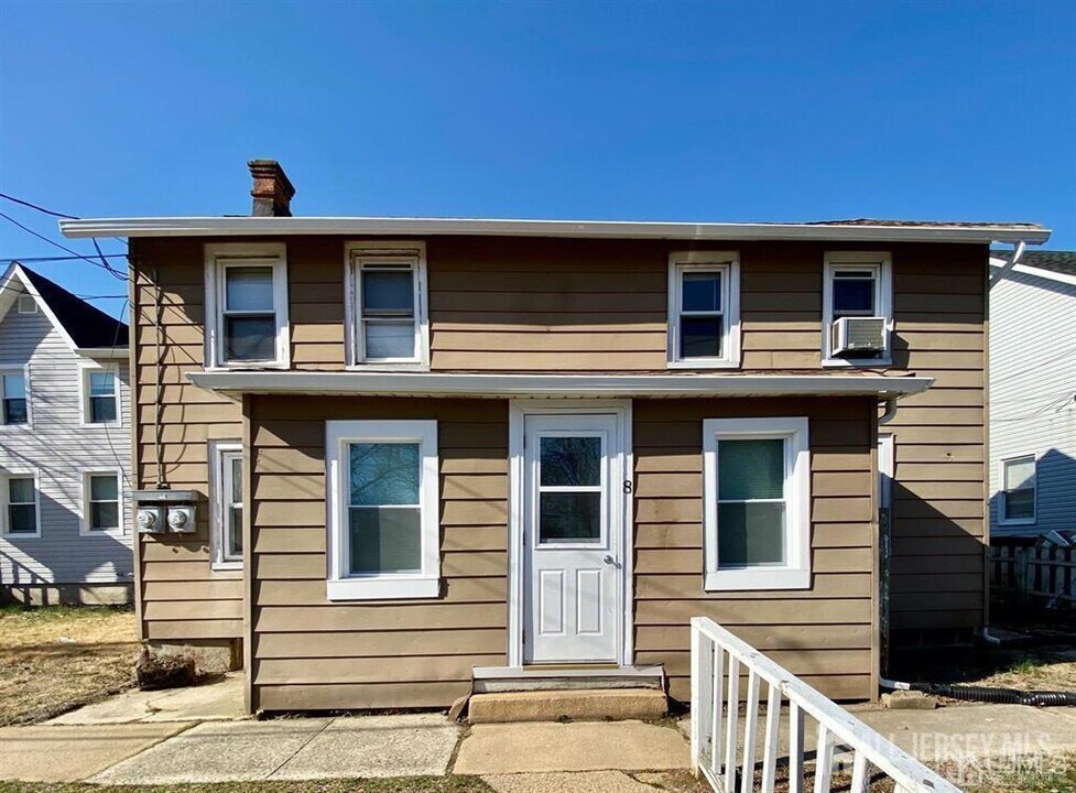 8 E Church St in Jamesburg, NJ - Building Photo