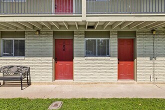 806 E 13th St in Georgetown, TX - Building Photo - Building Photo